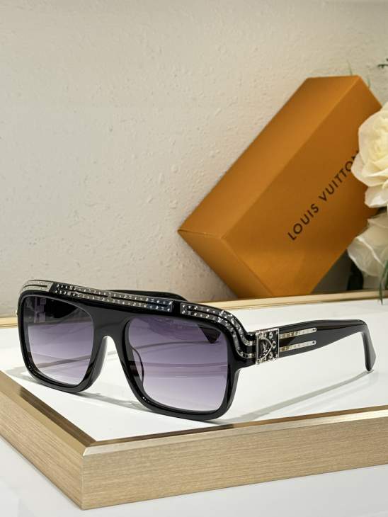 Picture of Louis Vuitton Sunglasses _SKUfw76368007fw